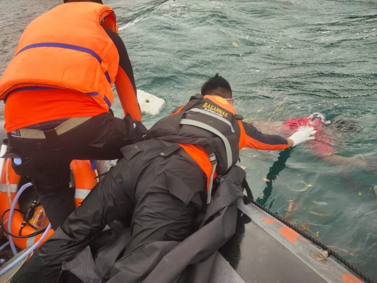 WARGA MUNA YANG TERJATUH DARI LONGBOAT DI LAUT SAAT MEMANCING DITEMUKAN MENINGGAL