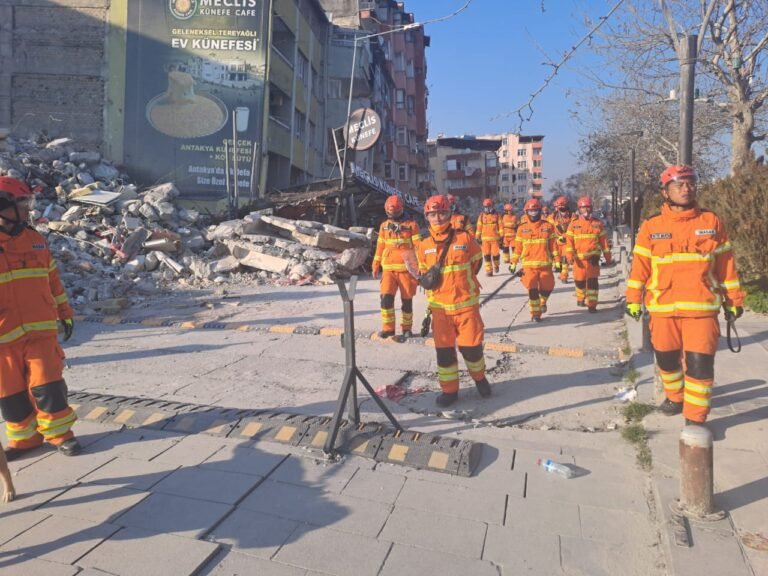 TIM INASAR EVAKUASI 4 JENAZAH KORBAN GEMPA TURKI