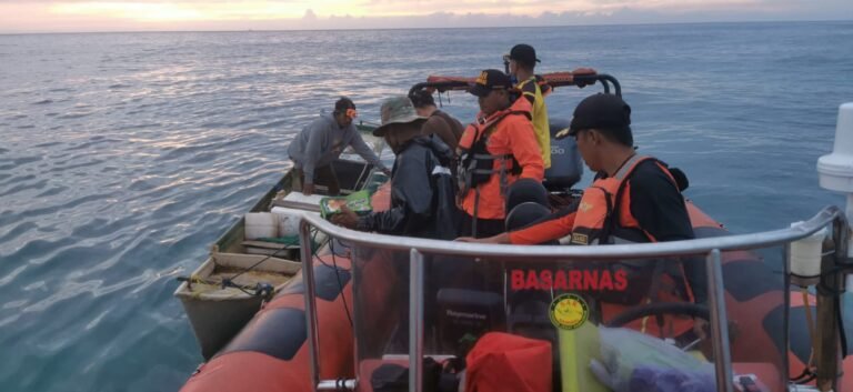 POS SAR BAUBAU TEMUKAN NELAYAN HILANG SELAMAT