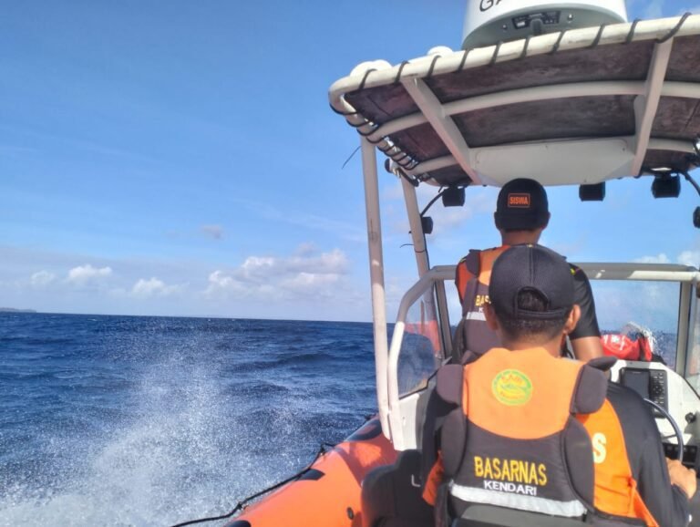 KAPAL DITUMPANGI RUSAK DI TENGAH LAUT, TIGA WARGA BUTUR BELUM DITEMUKAN