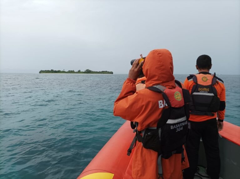 BASARNAS HENTIKAN PENCARIAN ABK KM RISKA HIDAYAH 03