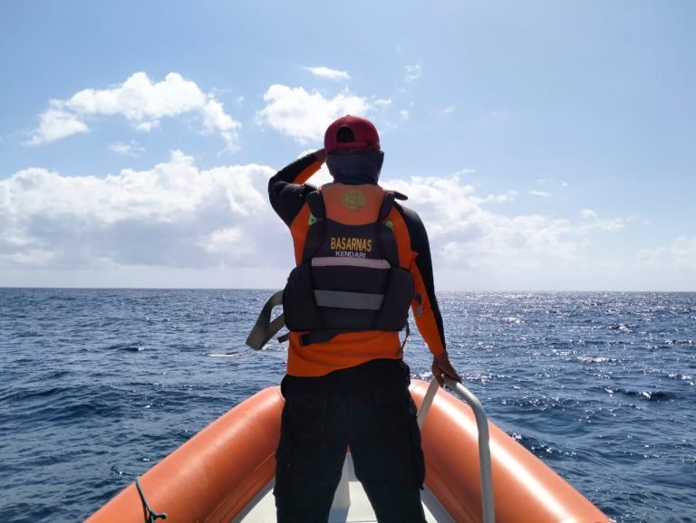 BASARNAS TERUS LAKUKAN PENCARIAN NELAYAN LASALIMU