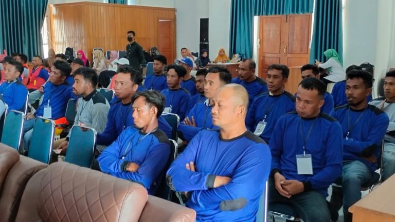 PEKERJA KONSTRUKSI DI BUTUR IKUT PEMBEKALAN TEKNIS DAN UJI SERTIFIKASI NAKER
