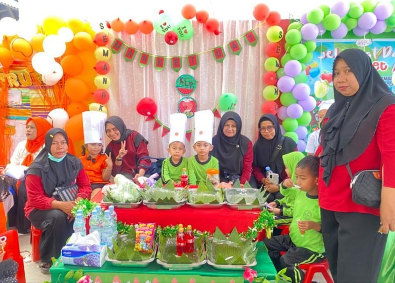 KREATIF, TK NEGERI PEMBINA 1 WANGSEL WAKATOBI GELAR MARKET DAY