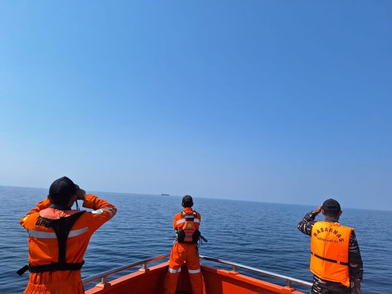 BASARNAS HENTIKAN PENCARIAN ABK KM SUMBER REZEKI 03