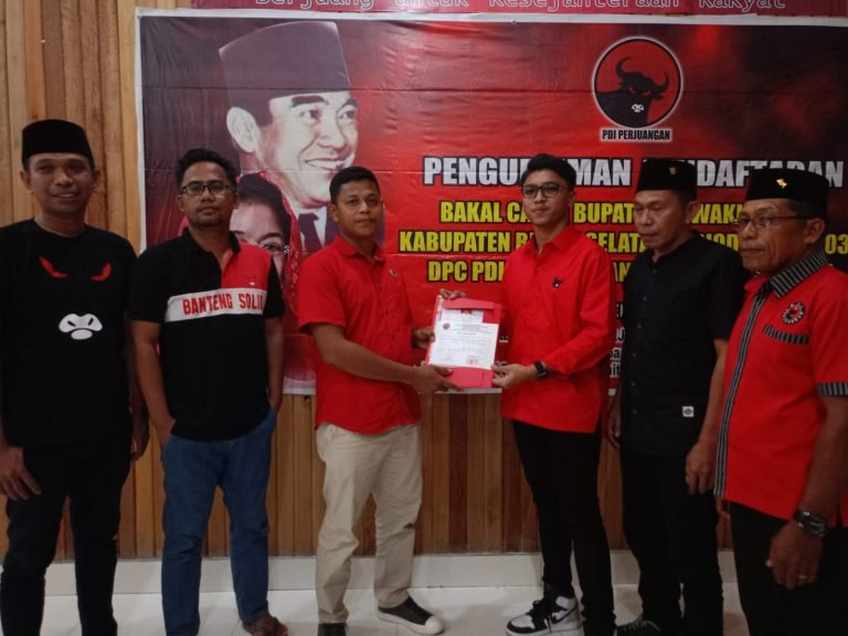 PDIP BUSEL BUKA PENDAFTARAN BACABUP, ANAK MANTAN BUPATI BUSEL KEMBALIKAN FORMULIR