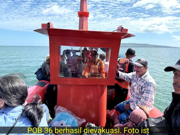 KAPAL RUTE BAUBAU-BATU ATAS BOCOR DI TENGAH LAUT, POB 36 BERHASIL DIEVAKUASI