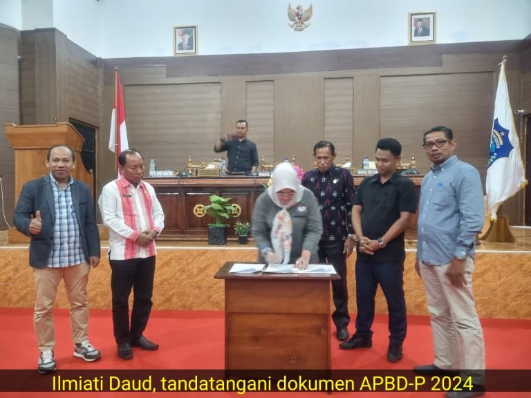 TIGA HARI JABAT PLT BUPATI WAKATOBI, ILMIATI DAUD UKIR PRESTASI