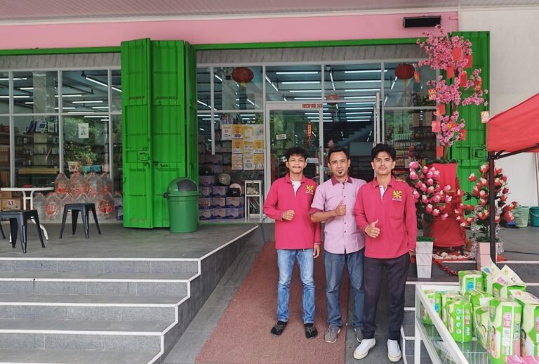 HARI RAYA IMLEK, NADEL COSMETIC BAUBAU SEDIAKAN POHON ANGPAO