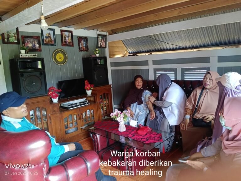 WARGA KELURAHAN LIPU BETOAMBARI KORBAN KEBAKARAN DIBERIKAN TRAUMA HEALING