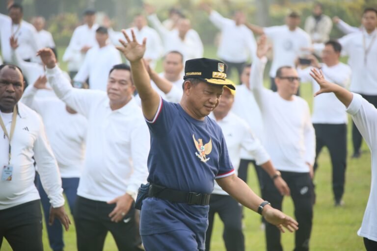 Mendagri dan Kepala Daerah Peserta Retreat Magelang Semangat Ikuti Olahraga Pagi