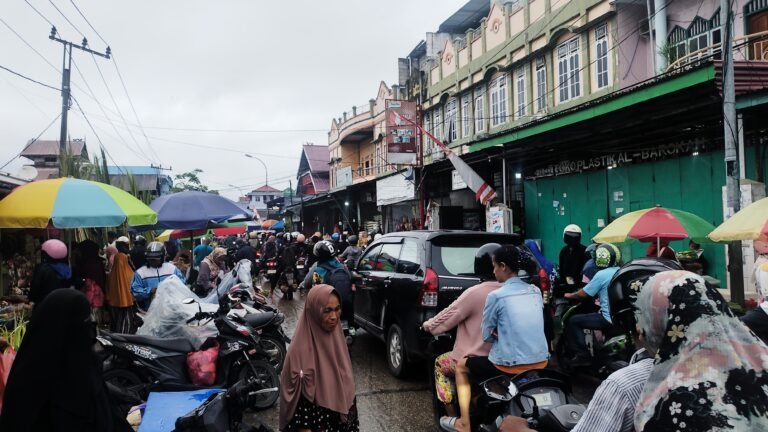 H-1 Ramadhan, Pasar Tradisional di Kota Baubau Padat Pengunjung