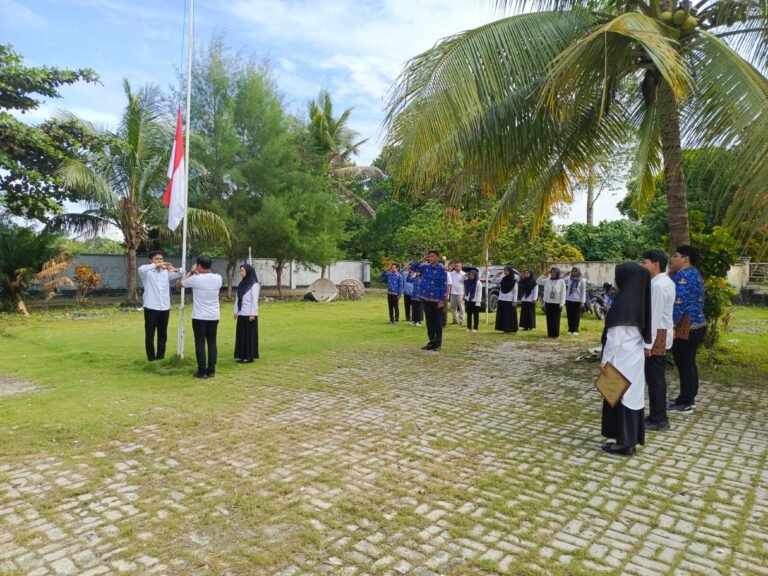 Gelar Upacara Harkitnas ke-117, Kepala Kantor Pertanahan Kabupaten Wakatobi Bacakan Sambutan Menteri Komdigi