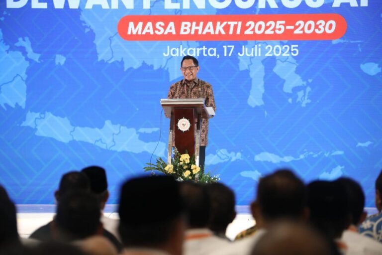 Kukuhkan Dewan Pengurus APKASI Masa Bakti 2025-2030, Begini Pesan Mendagri