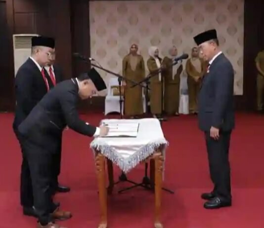 Gubernur Sultra Lantik Direksi dan Dewan Pengawas PERUMDA Utama Sultra