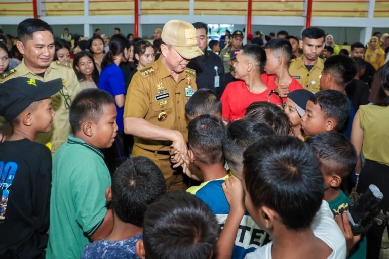Tinjau Pemusatan Latihan Tari Kolosal Sajo Moane, Begini Pesan Gubernur Sultra