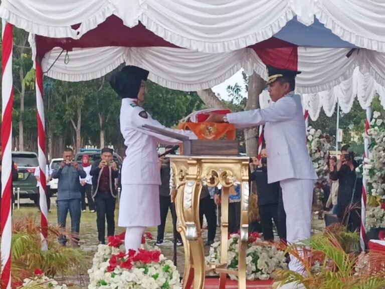 Diguyur Hujan Deras, Prosesi Upacara HUT RI ke-80 di Buton Utara Berjalan Sukses