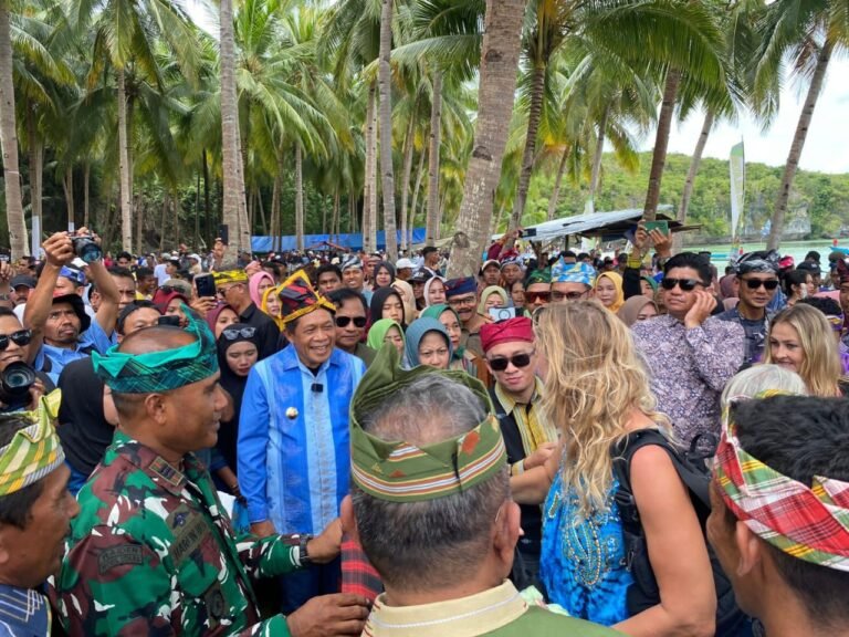 Wakil Gubernur Sultra Hadiri Kegiatan Sail to Indonesia di Kabupaten Buton Selatan