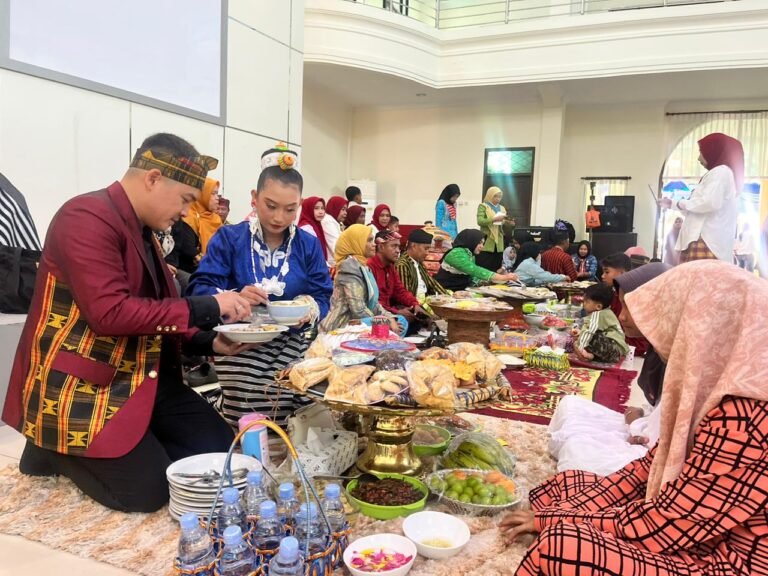 Tradisi “Pakandeana Ana Maelu” Mewarnai Perayaan Hari Jadi Kota Baubau ke-484
