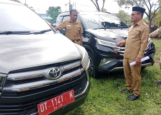 Wakil Bupati Buton Utara, Rahman (kanan) dalam sebuah kegiatan