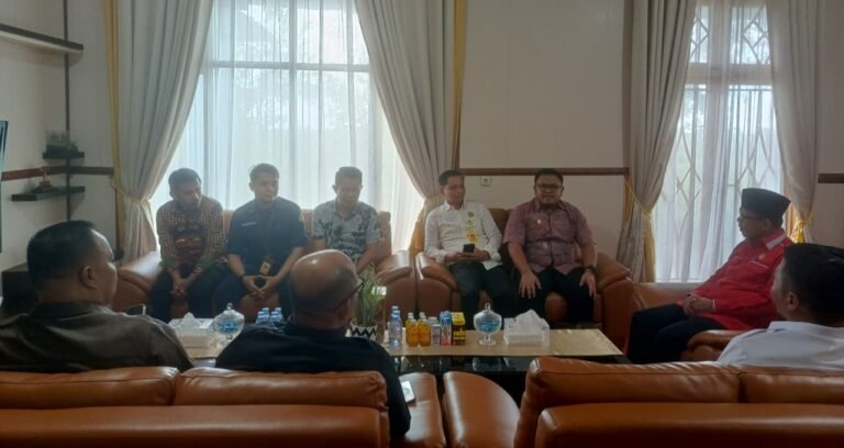 Jalin Kolaborasi dan Sinergi Antar Lembaga, Kepala Pertanahan Wakatobi Anjangsana di Kantor DPRD