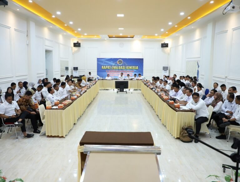 Hadiri Rapat Evaluasi Kinerja di Kanwil BPN Sultra, Kantor Pertanahan Wakatobi Dukung Optimalisasi Layanan