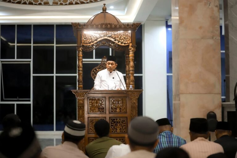 Wagub Sultra Ajak Masyarakat Kendari Jadikan Puasa Sarana Menumbuhkan Empati Sosial