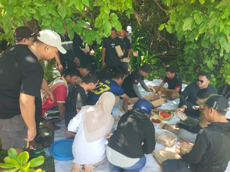 Rekreasi Bersama di Pulau Matahora, Kantor Pertanahan Wakatobi Pererat Kebersamaan
