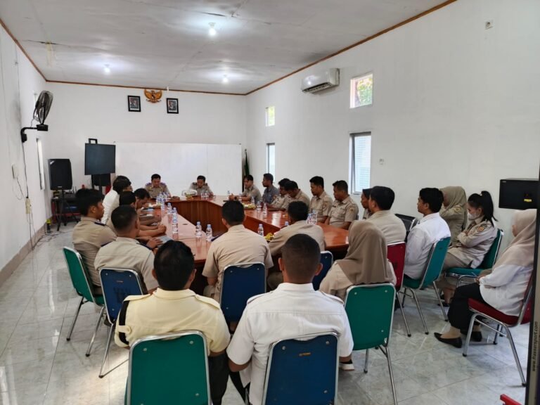 Gelar Rapat Perdana Paska Dilantik, Begini Pesan Kepala Kantah Wakatobi