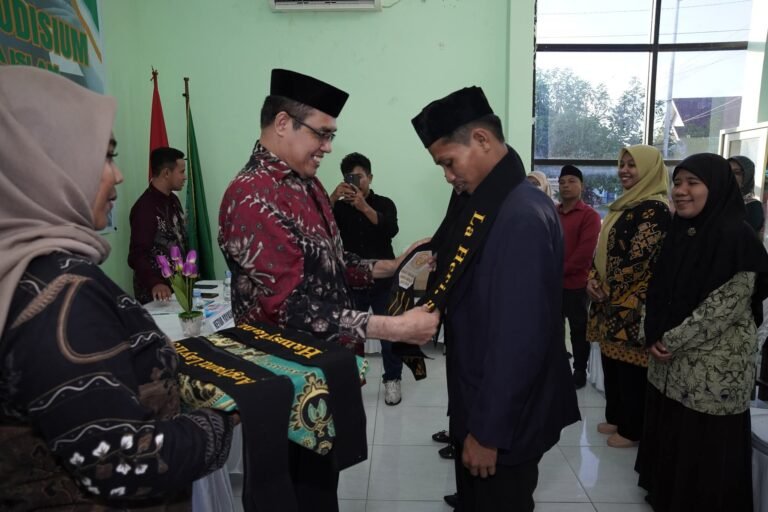 Mahasiswa Dua Prodi di STAI Wakatobi Mengikuti Yudisium