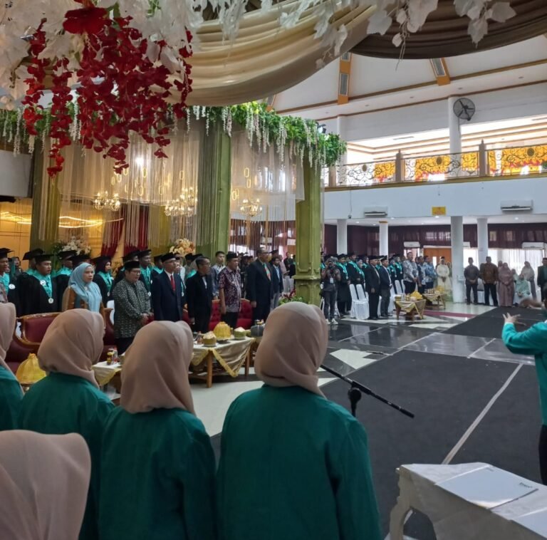 Hadiri Wisuda Perdana STIS Baubau, Begini Pesan Wakil Gubernur Sultra